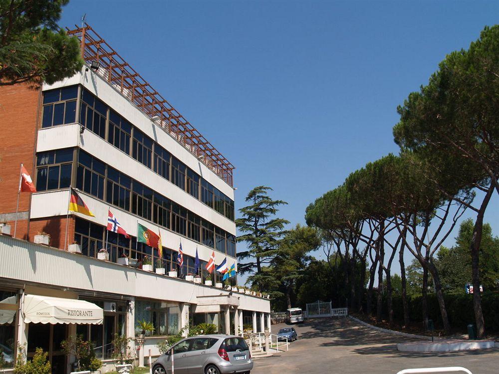 Hotel Romulus Esterno foto