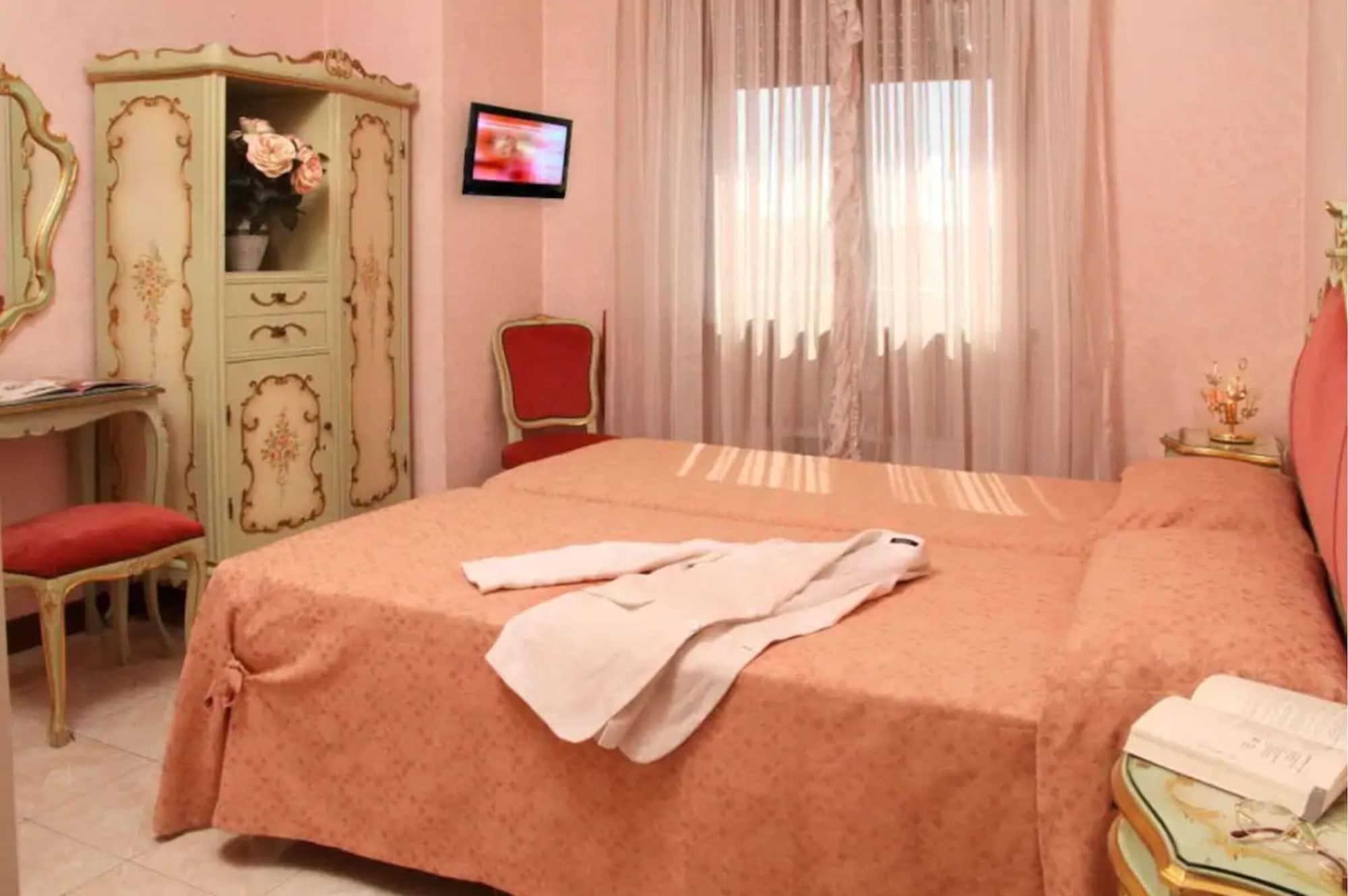 Hotel Romulus Esterno foto