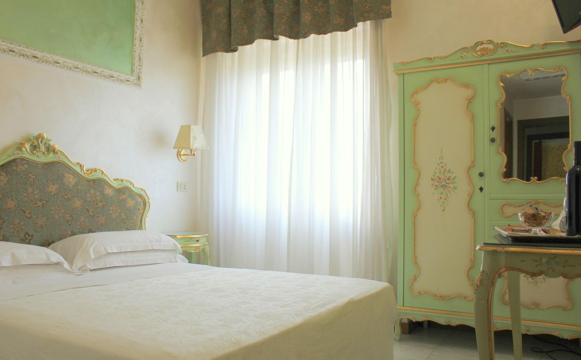 Hotel Romulus Esterno foto