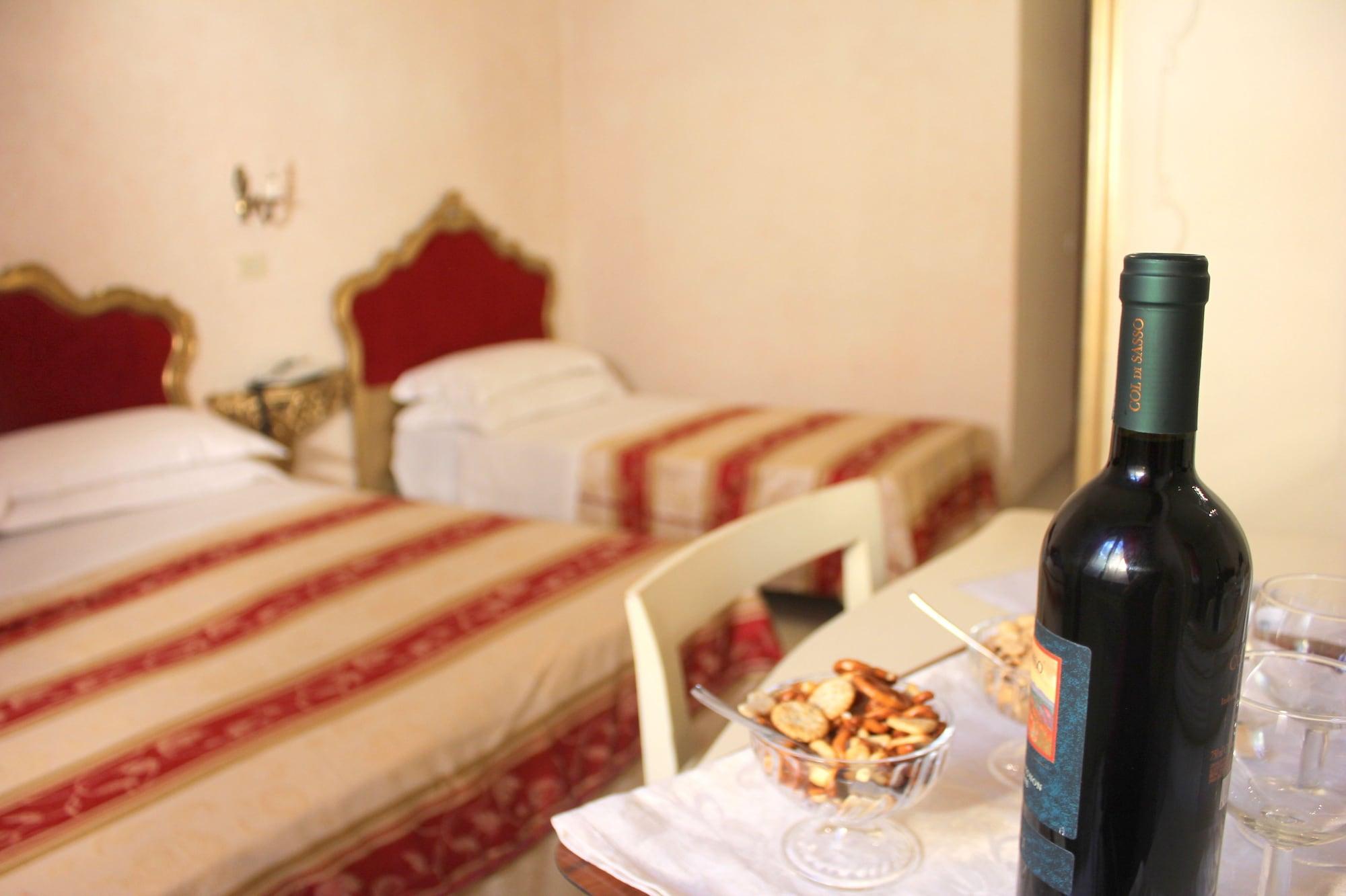 Hotel Romulus Esterno foto
