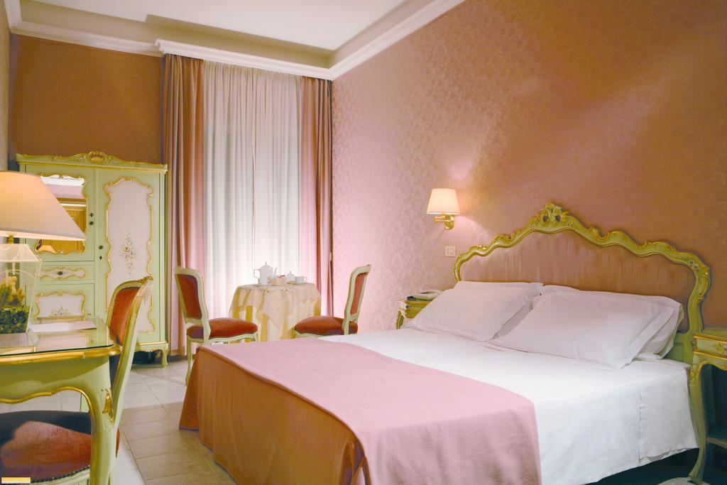 Hotel Romulus Esterno foto