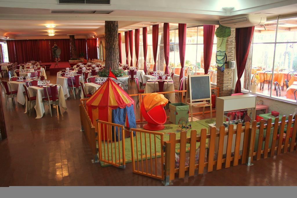 Hotel Romulus Esterno foto