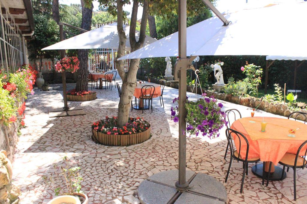 Hotel Romulus Esterno foto