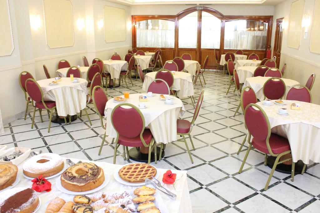 Hotel Romulus Esterno foto