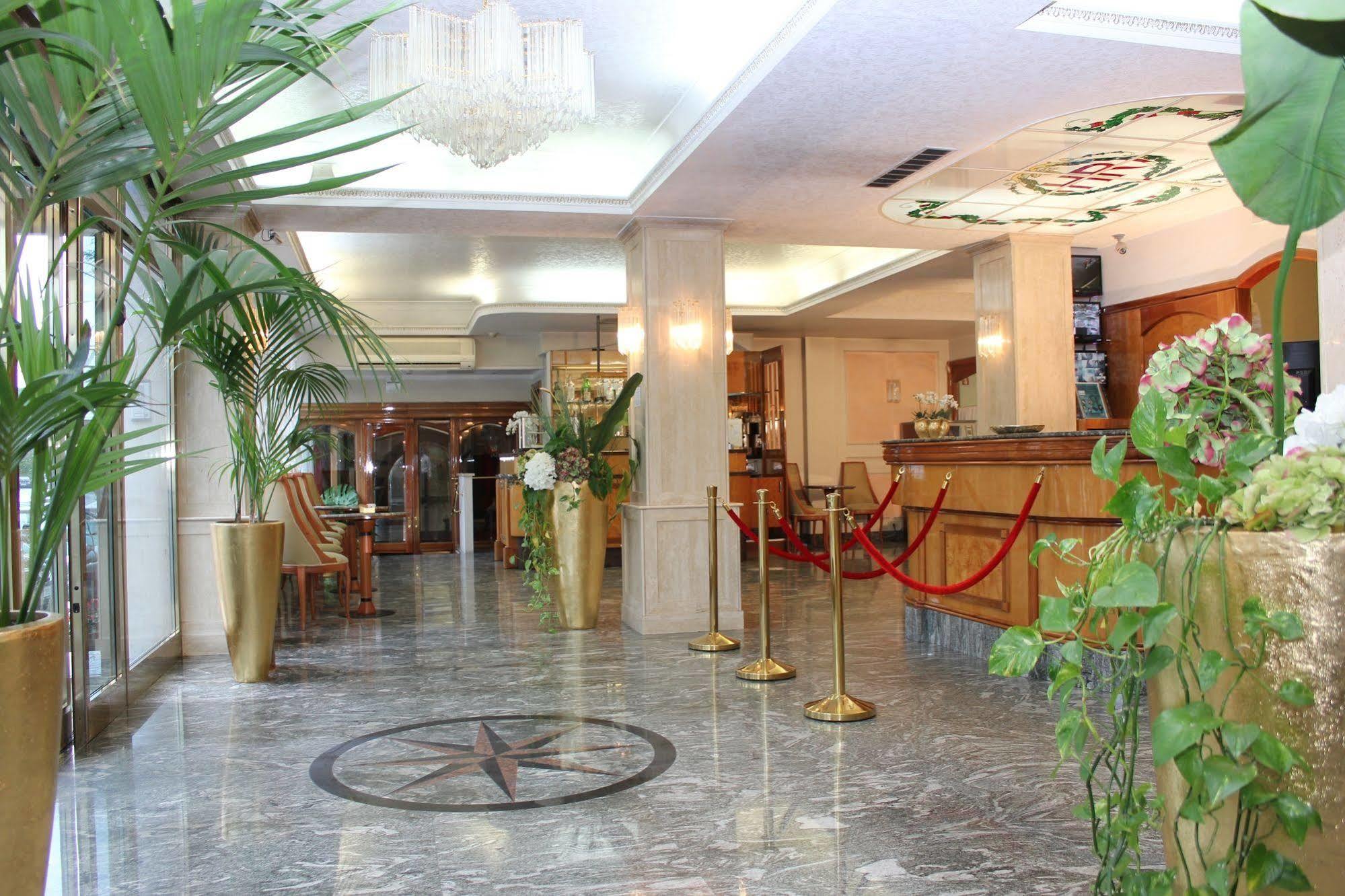 Hotel Romulus Esterno foto