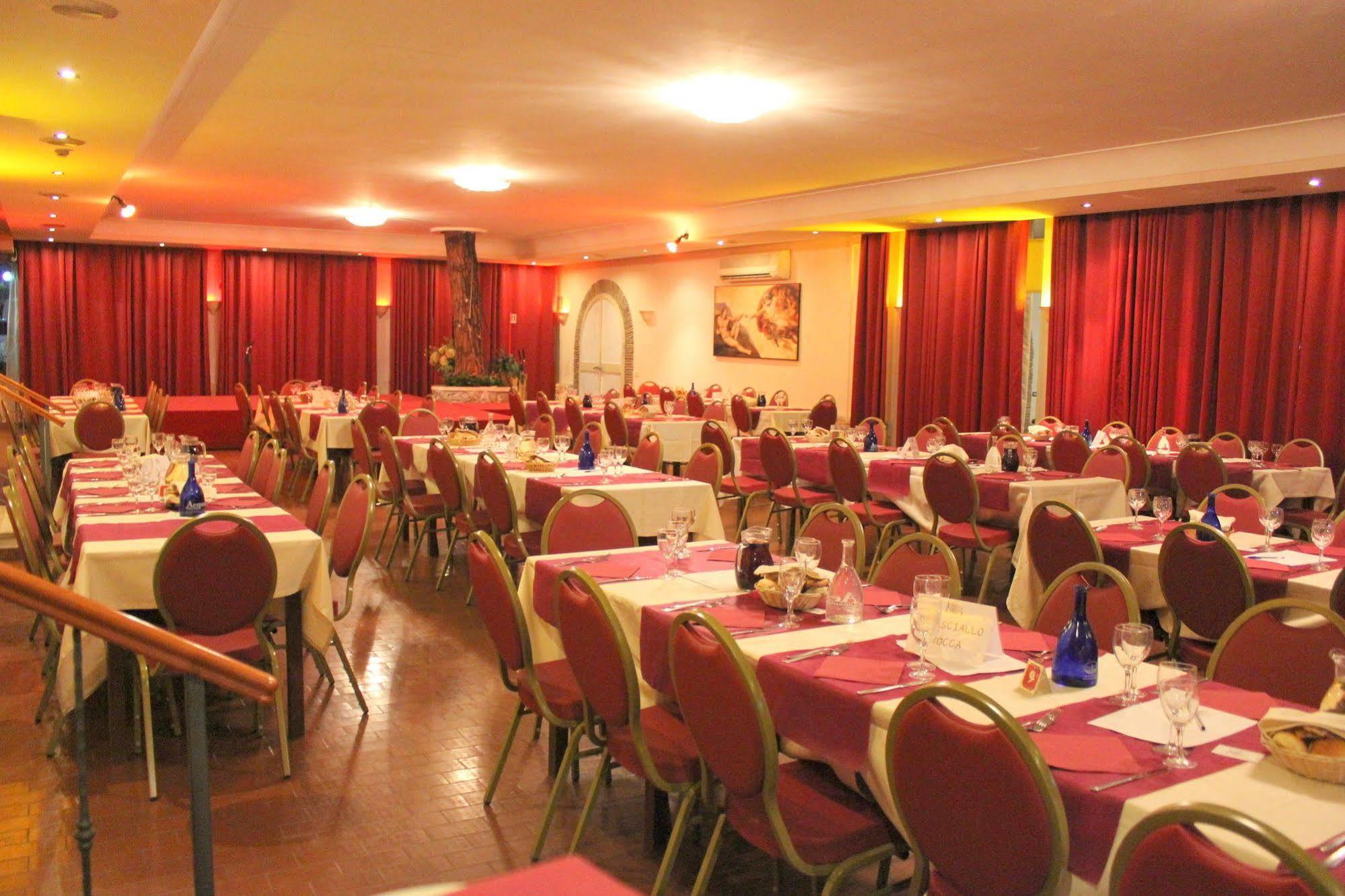 Hotel Romulus Esterno foto