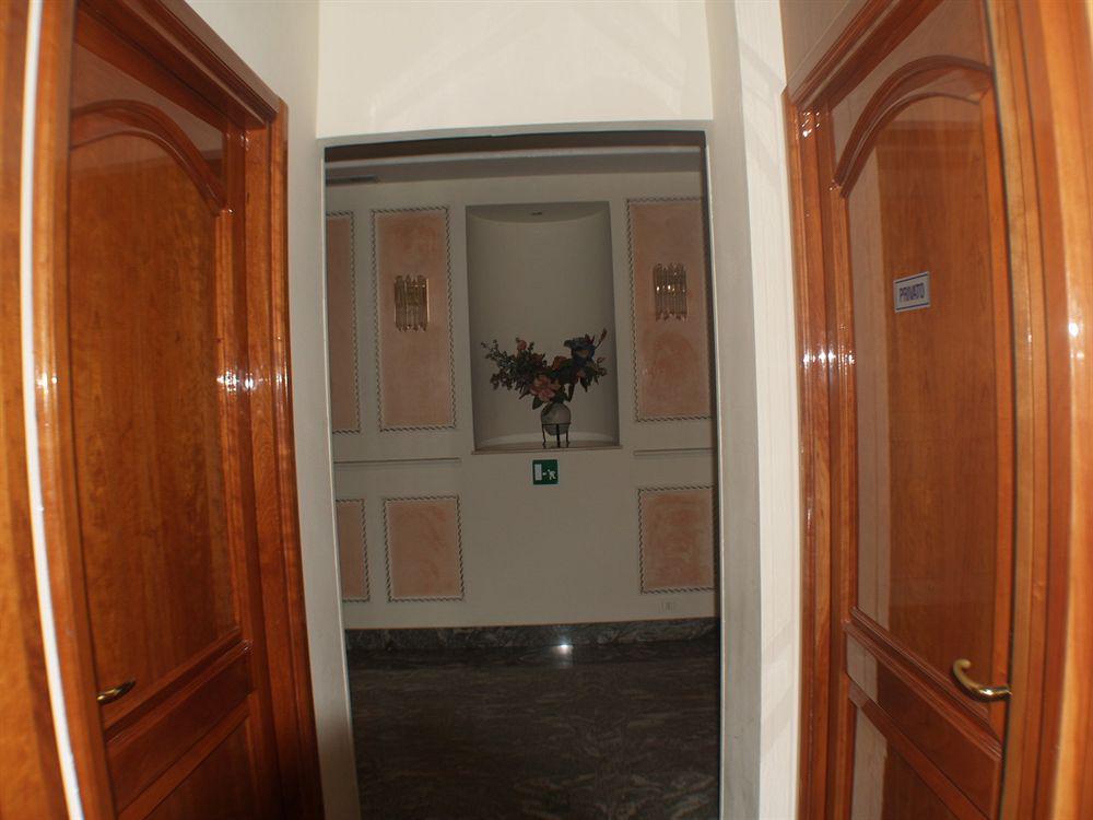Hotel Romulus Esterno foto